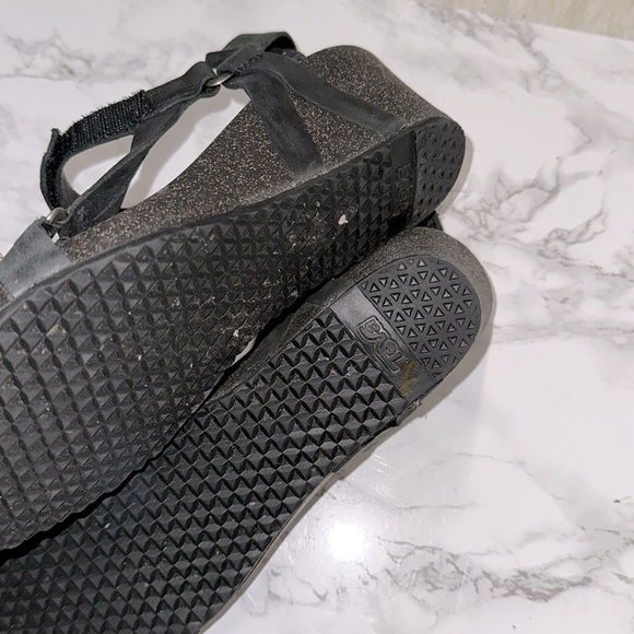 Teva Women's Black Sandals size 9 - Picture 4 of 10